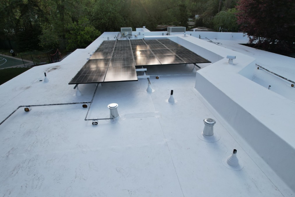 Advantages of Silicone coating for flat roof insulation